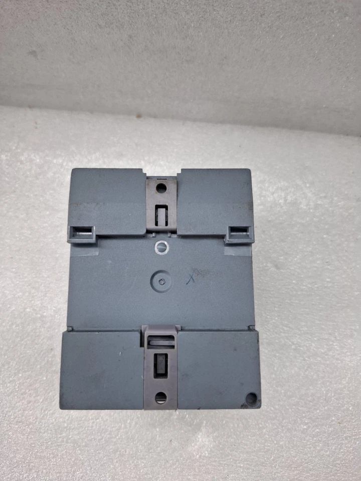 SIEMENS 6ED1052-1FB08-0BA0 LOGO PLC FOR PART OR BODY